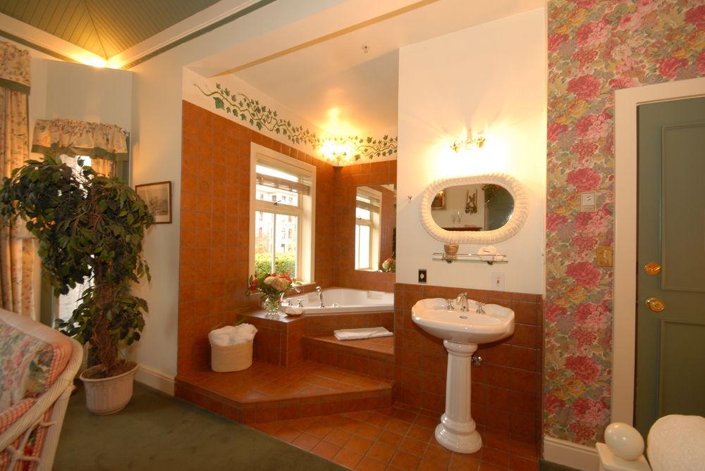 Humboldt House Bed & Breakfast วิกตอเรีย ภายนอก รูปภาพ