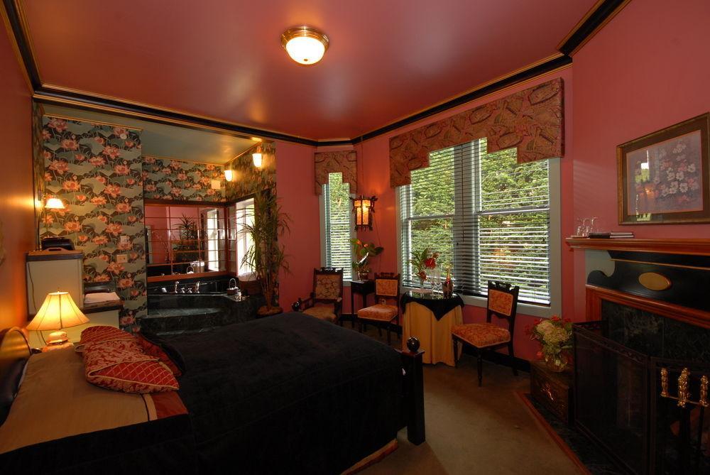 Humboldt House Bed & Breakfast วิกตอเรีย ภายนอก รูปภาพ
