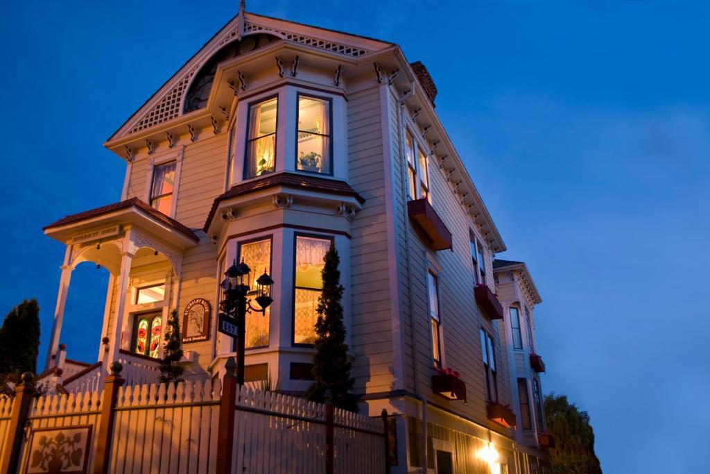 Humboldt House Bed & Breakfast วิกตอเรีย ภายนอก รูปภาพ