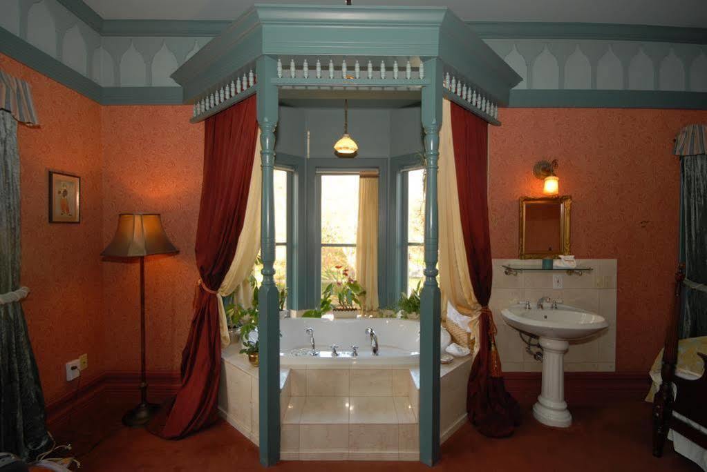 Humboldt House Bed & Breakfast วิกตอเรีย ภายนอก รูปภาพ