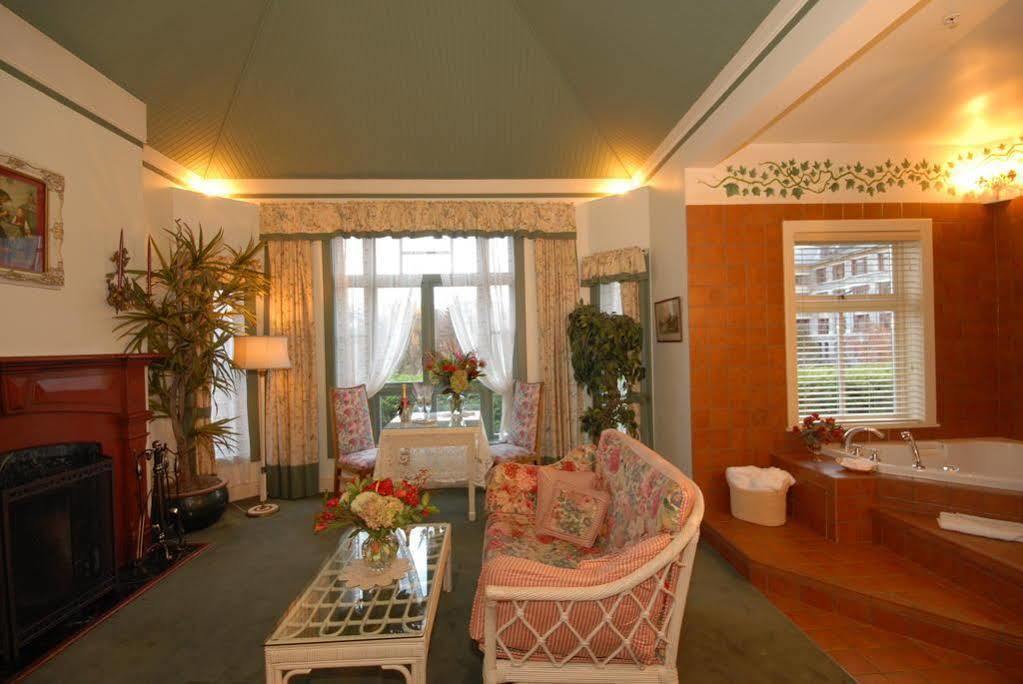 Humboldt House Bed & Breakfast วิกตอเรีย ภายนอก รูปภาพ